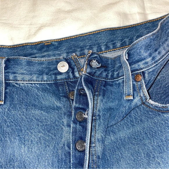 Levi's 501® Original Cutoff Shorts - Oxnard Athens Mid - 34 (18) - Picture 7 of 12